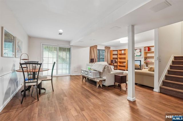 438 Santiago Court, Mahwah, NJ 07430