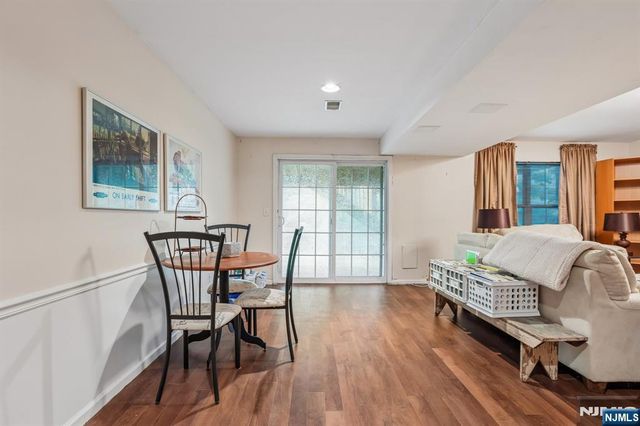 438 Santiago Court, Mahwah, NJ 07430