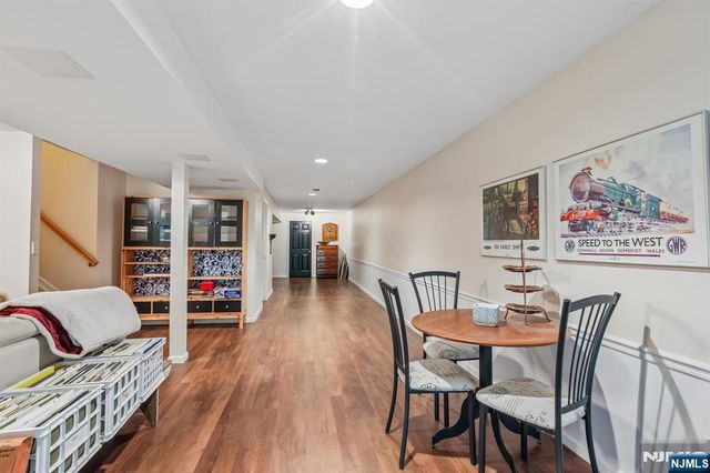 438 Santiago Court, Mahwah, NJ 07430