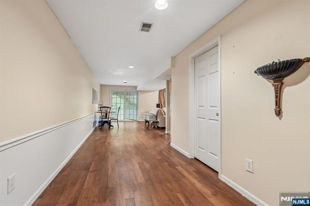 438 Santiago Court, Mahwah, NJ 07430