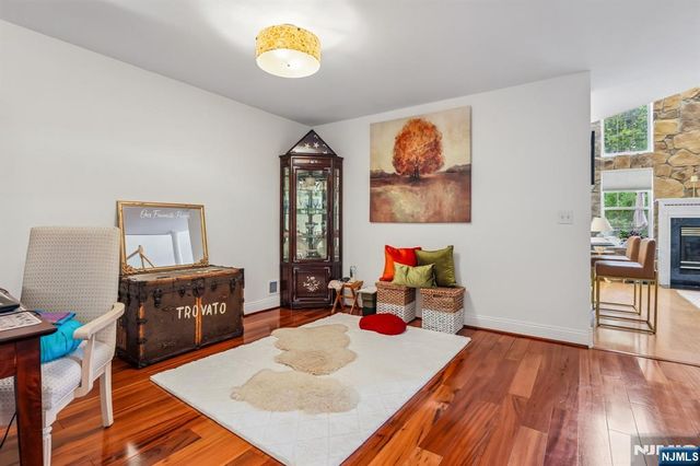 438 Santiago Court, Mahwah, NJ 07430