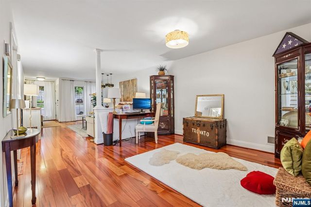 438 Santiago Court, Mahwah, NJ 07430