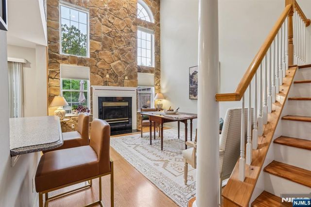 438 Santiago Court, Mahwah, NJ 07430