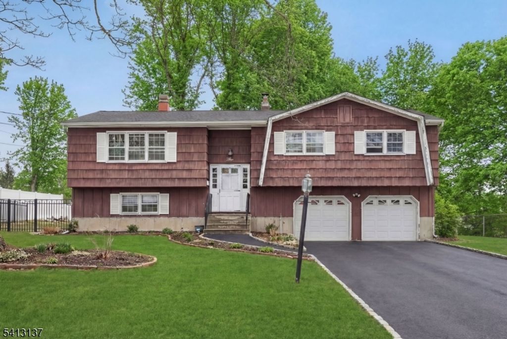 5 Summit Ave, Mount Olive Twp., NJ 07828