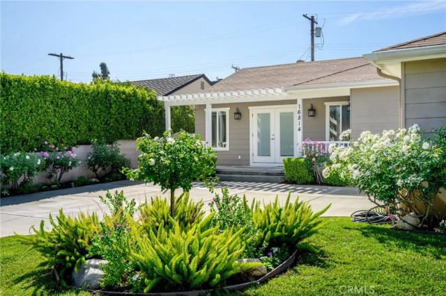 16814 Hartland, Lake Balboa, CA 91406