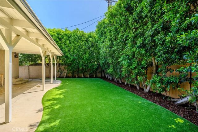 16814 Hartland, Lake Balboa, CA 91406