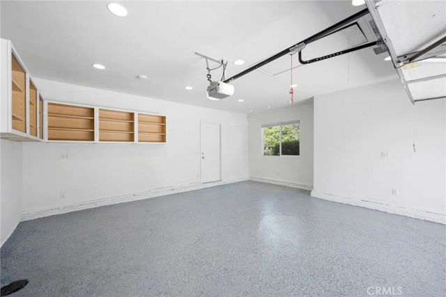 16814 Hartland, Lake Balboa, CA 91406