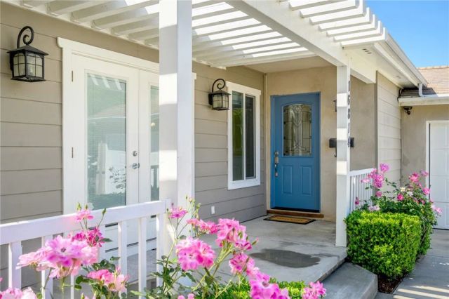 16814 Hartland, Lake Balboa, CA 91406