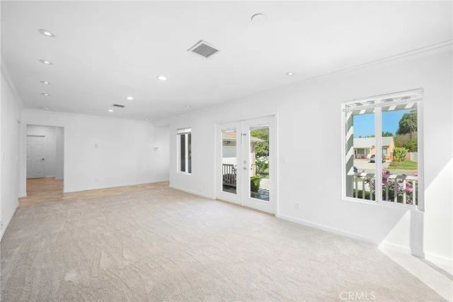 16814 Hartland, Lake Balboa, CA 91406