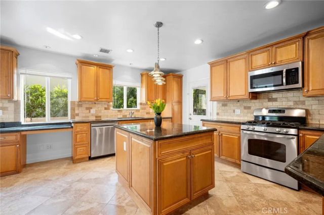 16814 Hartland, Lake Balboa, CA 91406