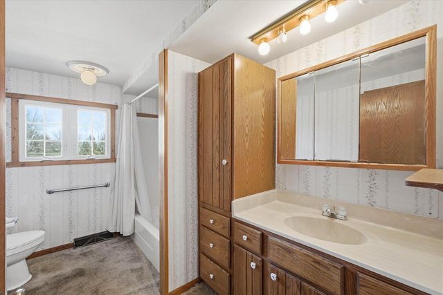 1955 state road 83, Hartford, WI 53027