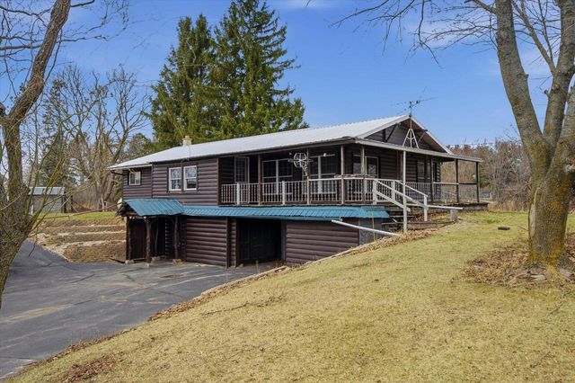 1955 state road 83, Hartford, WI 53027