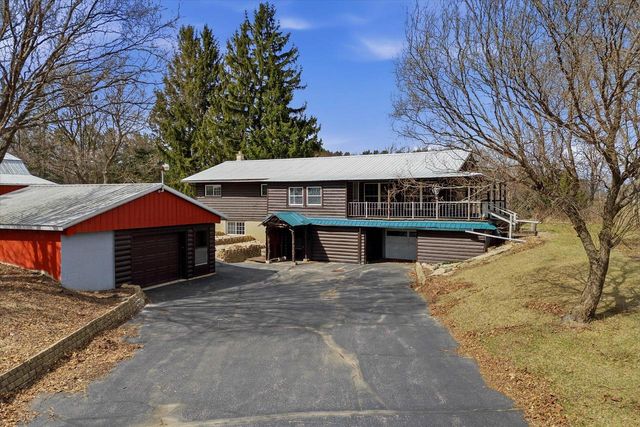 1955 state road 83, Hartford, WI 53027