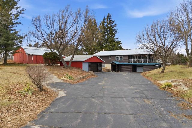 1955 state road 83, Hartford, WI 53027