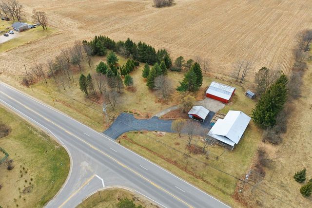 1955 state road 83, Hartford, WI 53027