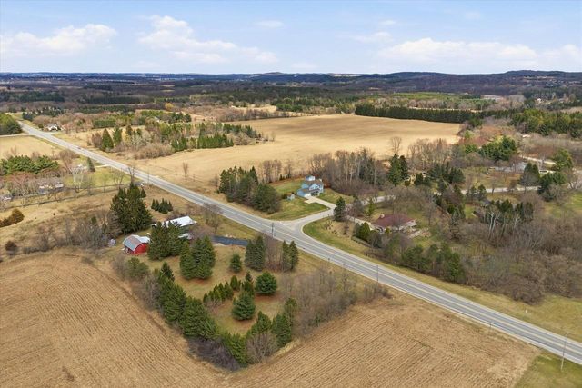 1955 state road 83, Hartford, WI 53027