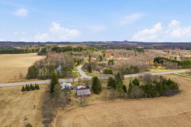 1955 state road 83, Hartford, WI 53027