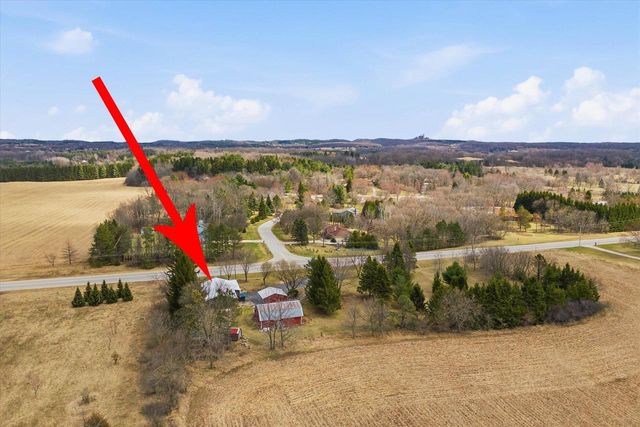 1955 state road 83, Hartford, WI 53027