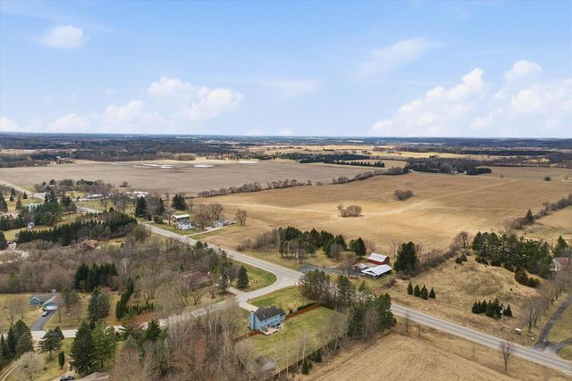 1955 state road 83, Hartford, WI 53027