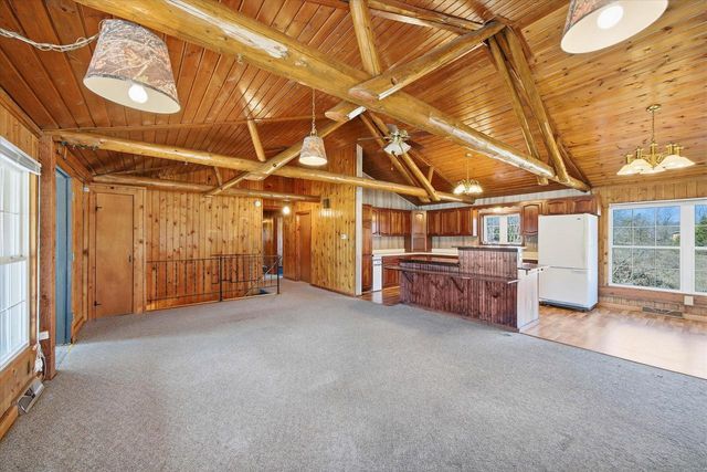 1955 state road 83, Hartford, WI 53027