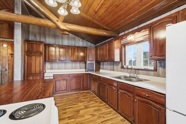 1955 state road 83, Hartford, WI 53027