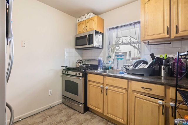 1012 New York Avenue, Union City, NJ 07087
