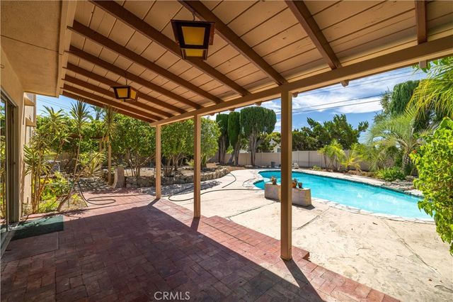 948 W Buffington, Upland, CA 91784