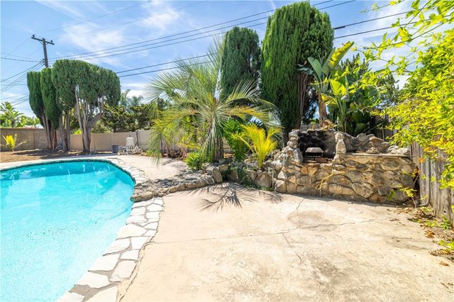 948 W Buffington, Upland, CA 91784