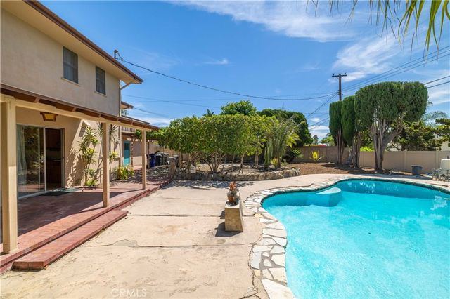 948 W Buffington, Upland, CA 91784