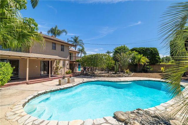 948 W Buffington, Upland, CA 91784