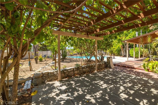 948 W Buffington, Upland, CA 91784