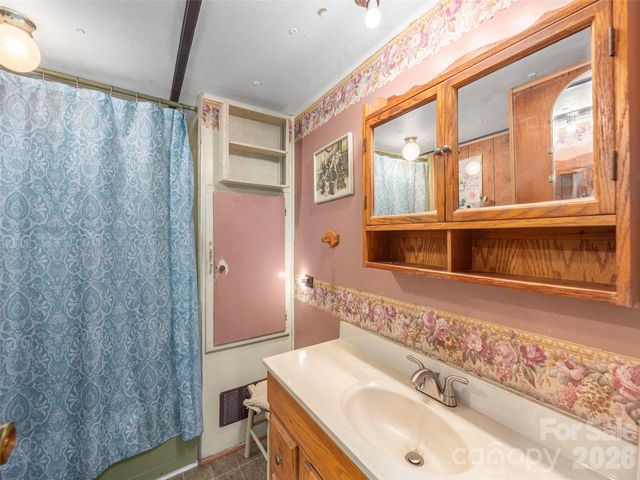 17 Mustang Lane, Waynesville, NC 28786