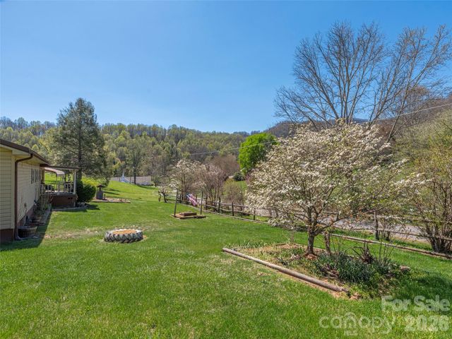 17 Mustang Lane, Waynesville, NC 28786