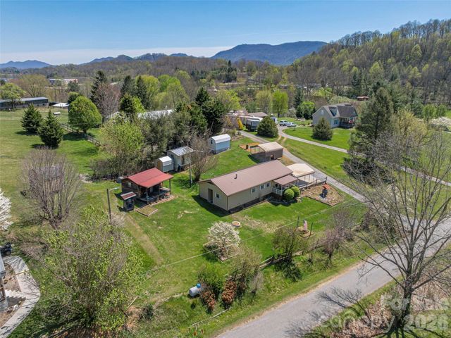 17 Mustang Lane, Waynesville, NC 28786