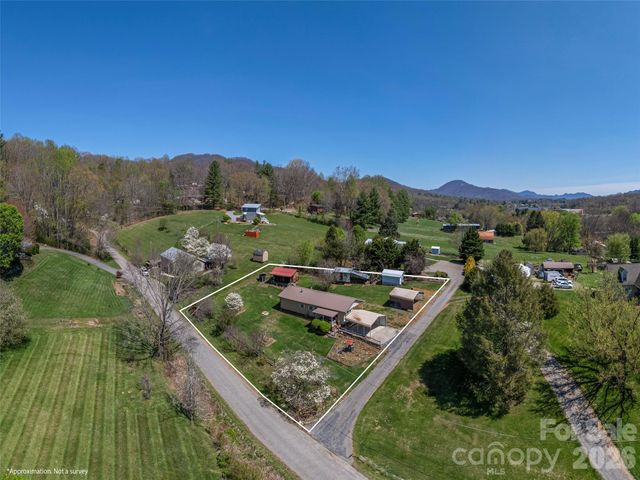 17 Mustang Lane, Waynesville, NC 28786