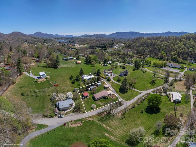17 Mustang Lane, Waynesville, NC 28786