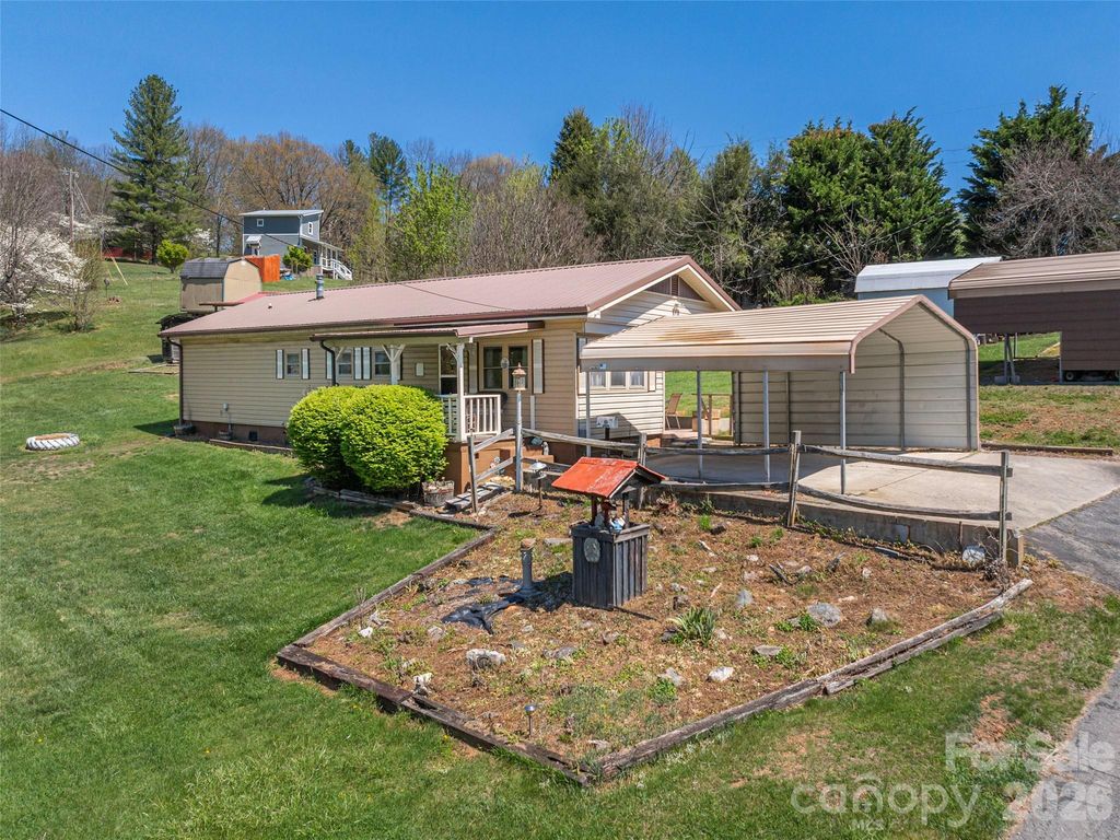 17 Mustang Lane, Waynesville, NC 28786