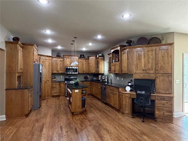 7822 Hull Avenue, Kansas City, MO 64151