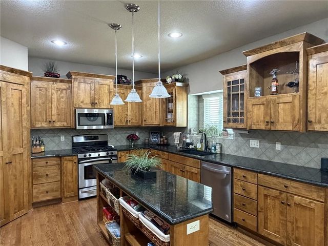 7822 Hull Avenue, Kansas City, MO 64151