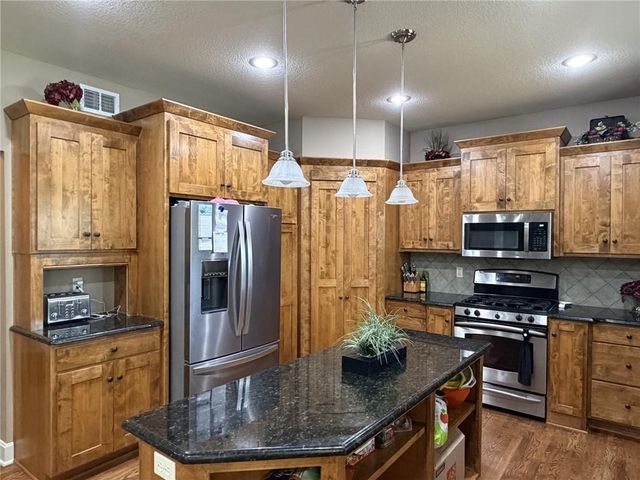 7822 Hull Avenue, Kansas City, MO 64151