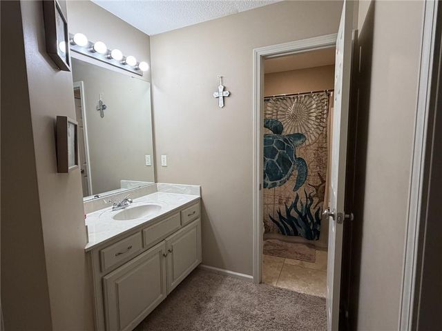 7822 Hull Avenue, Kansas City, MO 64151