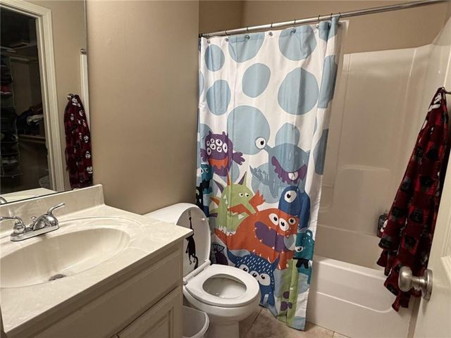 7822 Hull Avenue, Kansas City, MO 64151