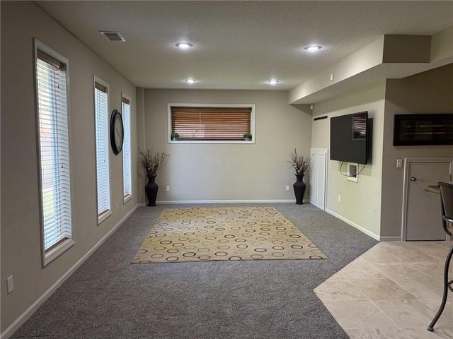 7822 Hull Avenue, Kansas City, MO 64151