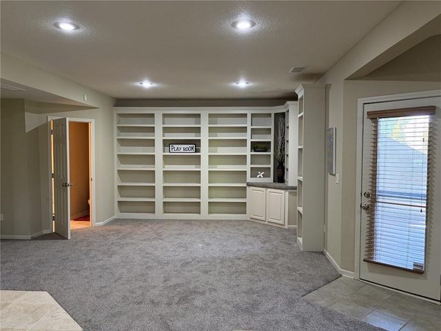 7822 Hull Avenue, Kansas City, MO 64151