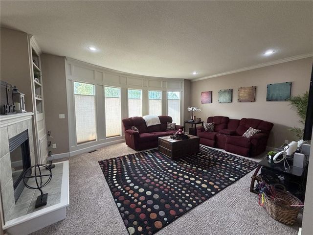 7822 Hull Avenue, Kansas City, MO 64151
