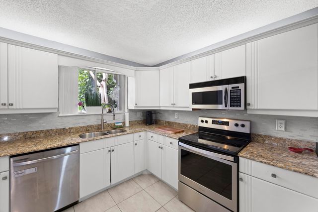 1928 E Discovery Cir Circle E, Deerfield Beach, FL 33442