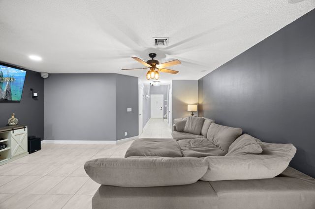 1928 E Discovery Cir Circle E, Deerfield Beach, FL 33442