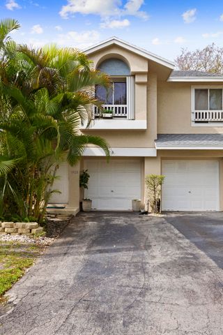 1928 E Discovery Cir Circle E, Deerfield Beach, FL 33442