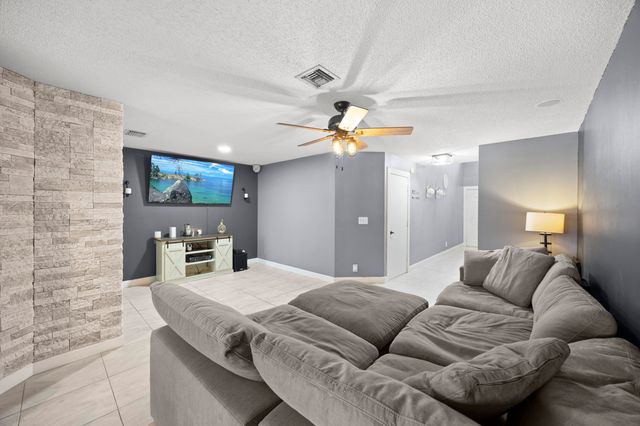 1928 E Discovery Cir Circle E, Deerfield Beach, FL 33442