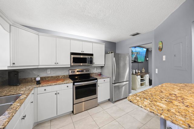 1928 E Discovery Cir Circle E, Deerfield Beach, FL 33442